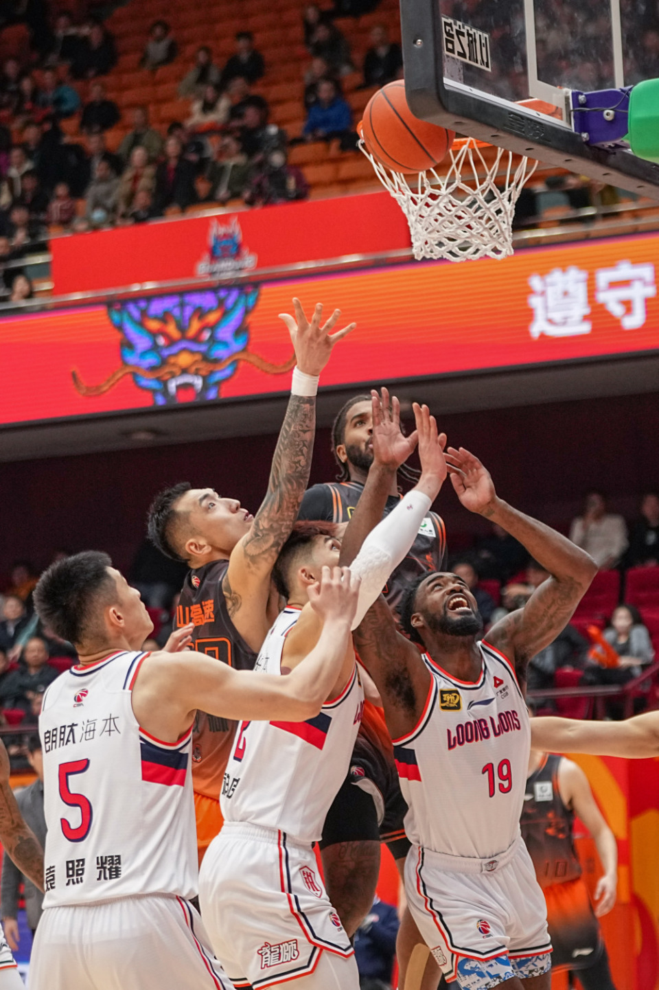  从集结日摩纳哥备战西甲到窗口期葡萄牙体育调整名单以备CBA常规赛，广州队集结日内部沟通